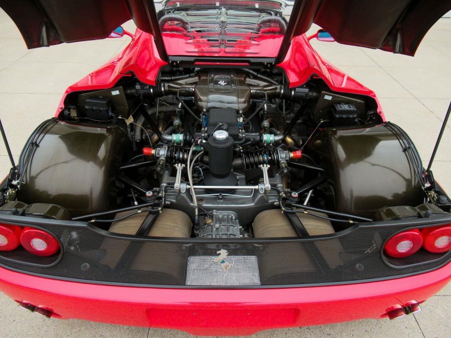 Моторный отсек Ferrari F50 1995 года  (фото 42 из 60)